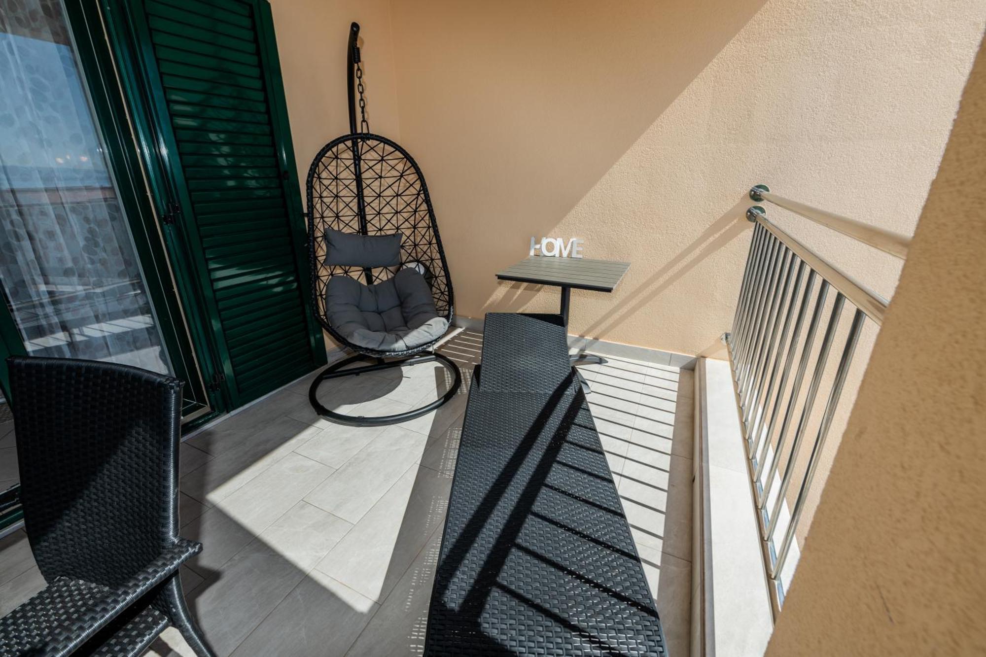 Sun Island Apartment Трогір Екстер'єр фото