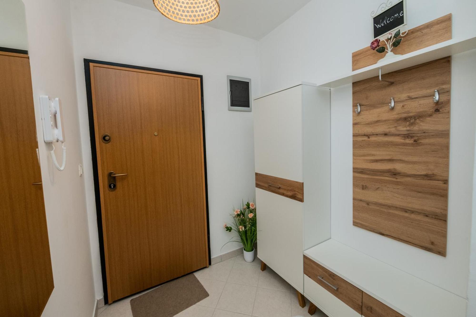 Sun Island Apartment Трогір Екстер'єр фото