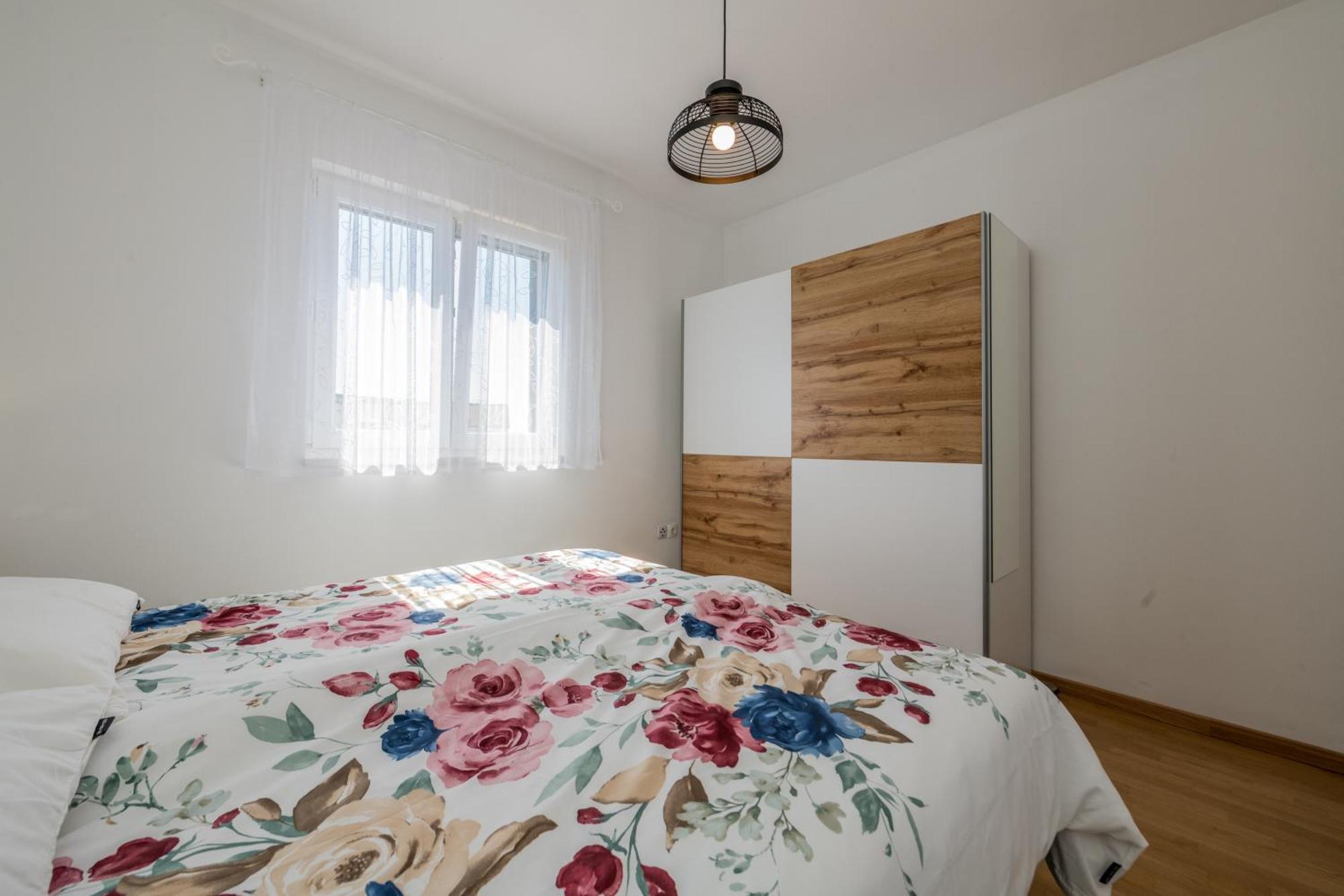 Sun Island Apartment Трогір Екстер'єр фото