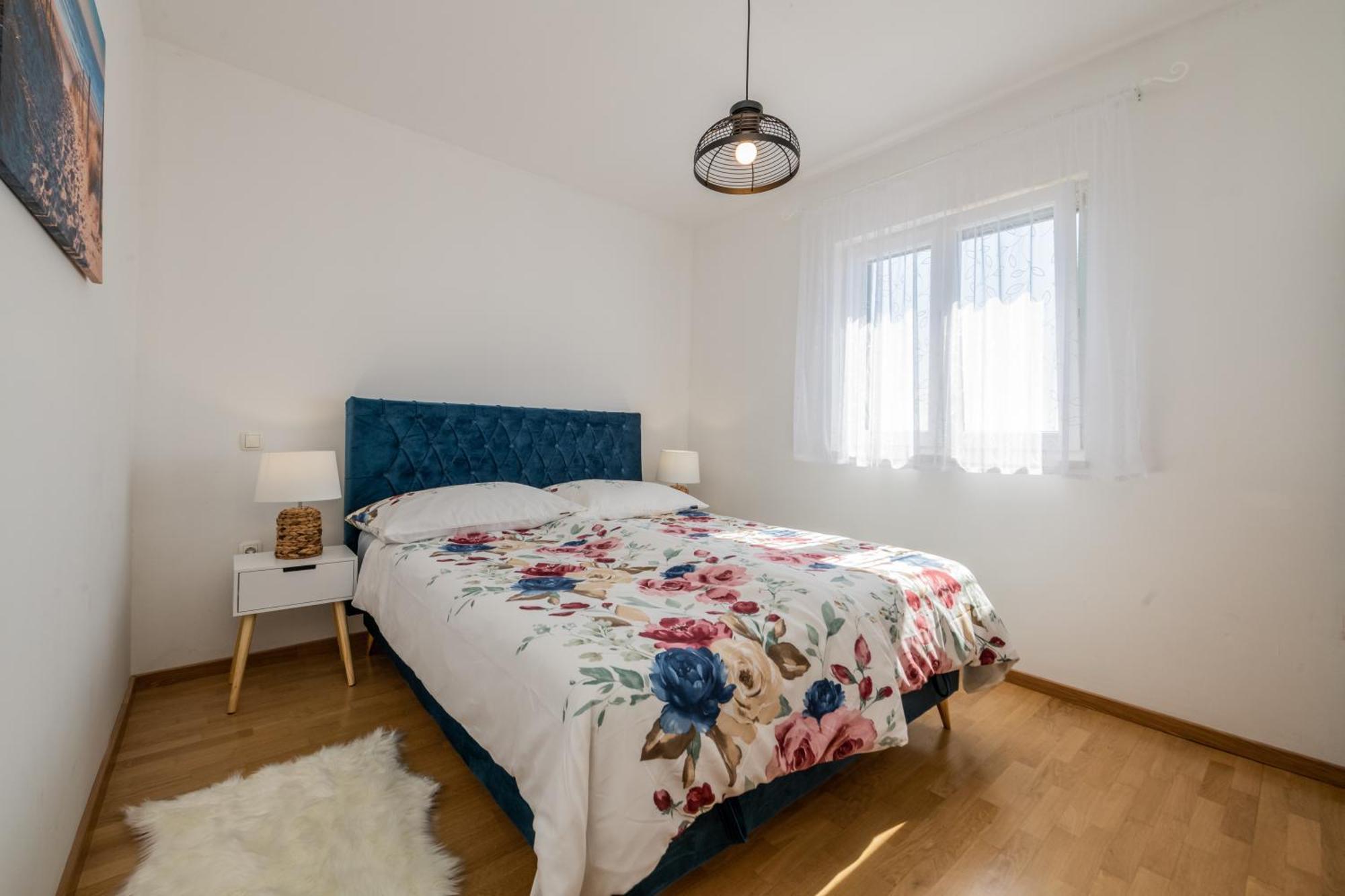 Sun Island Apartment Трогір Екстер'єр фото